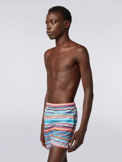 Swimming trunks in zigzag print nylon