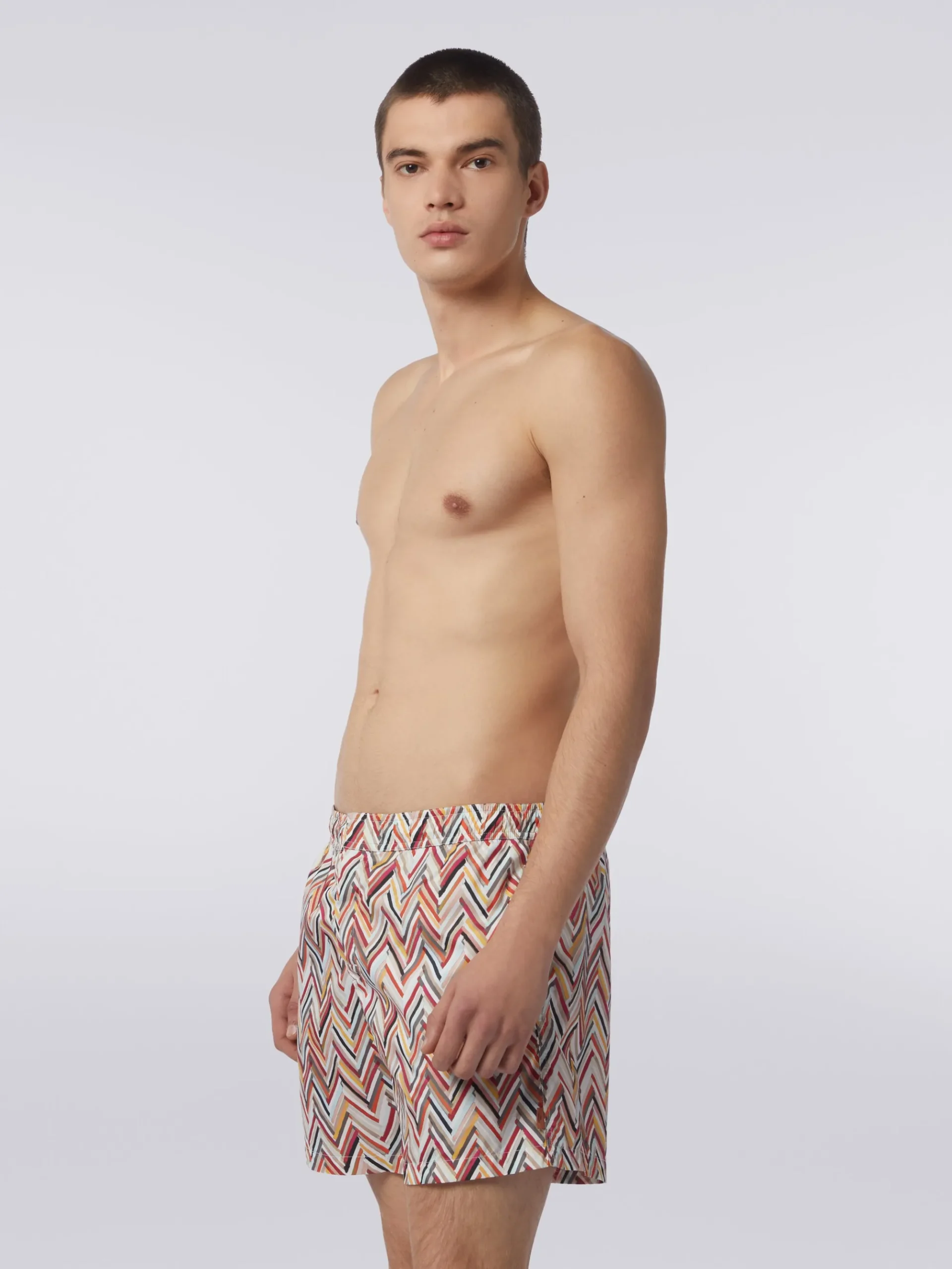 Swimming trunks with brushstroke effect zigzag print