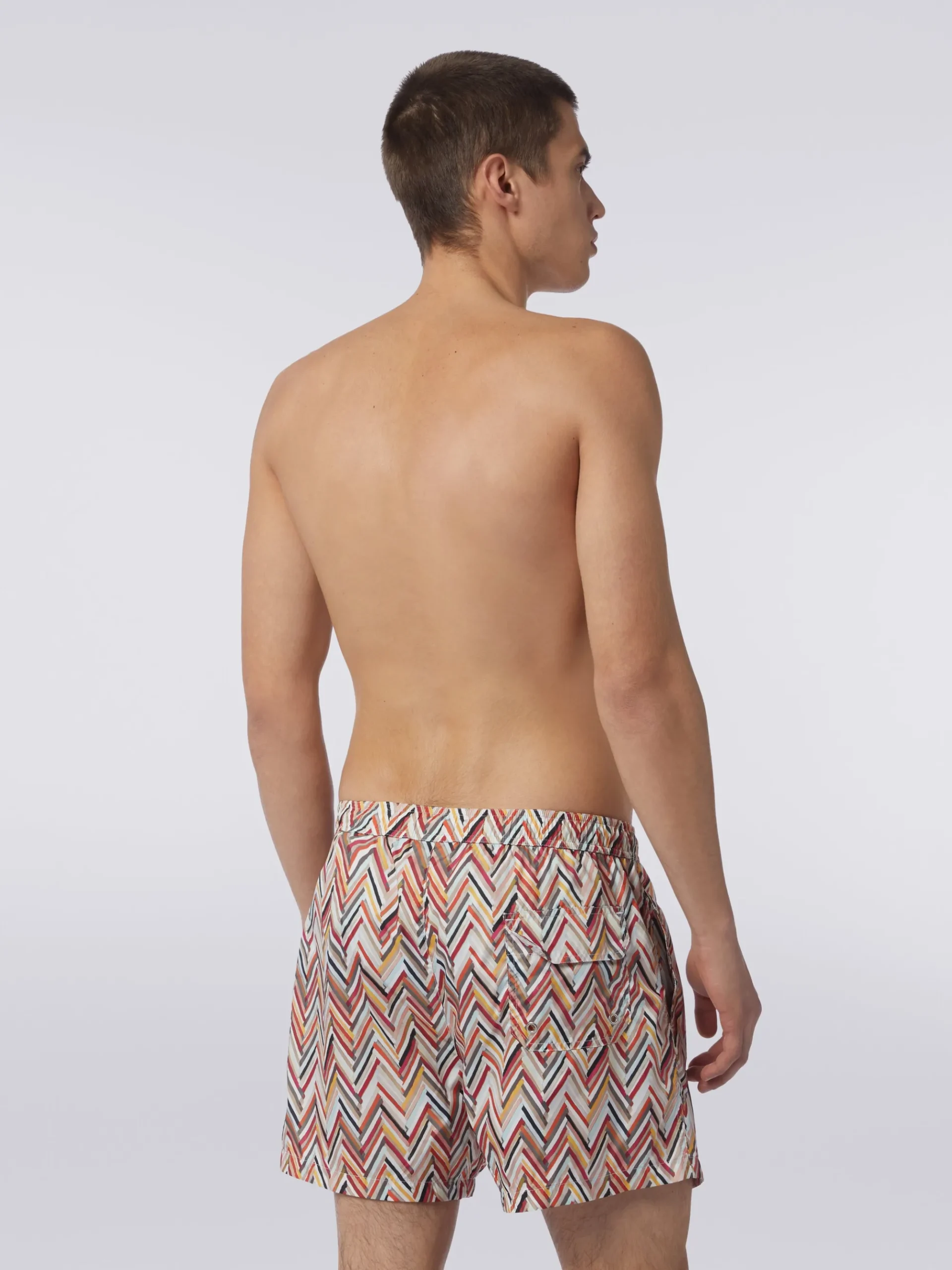 Swimming trunks with brushstroke effect zigzag print