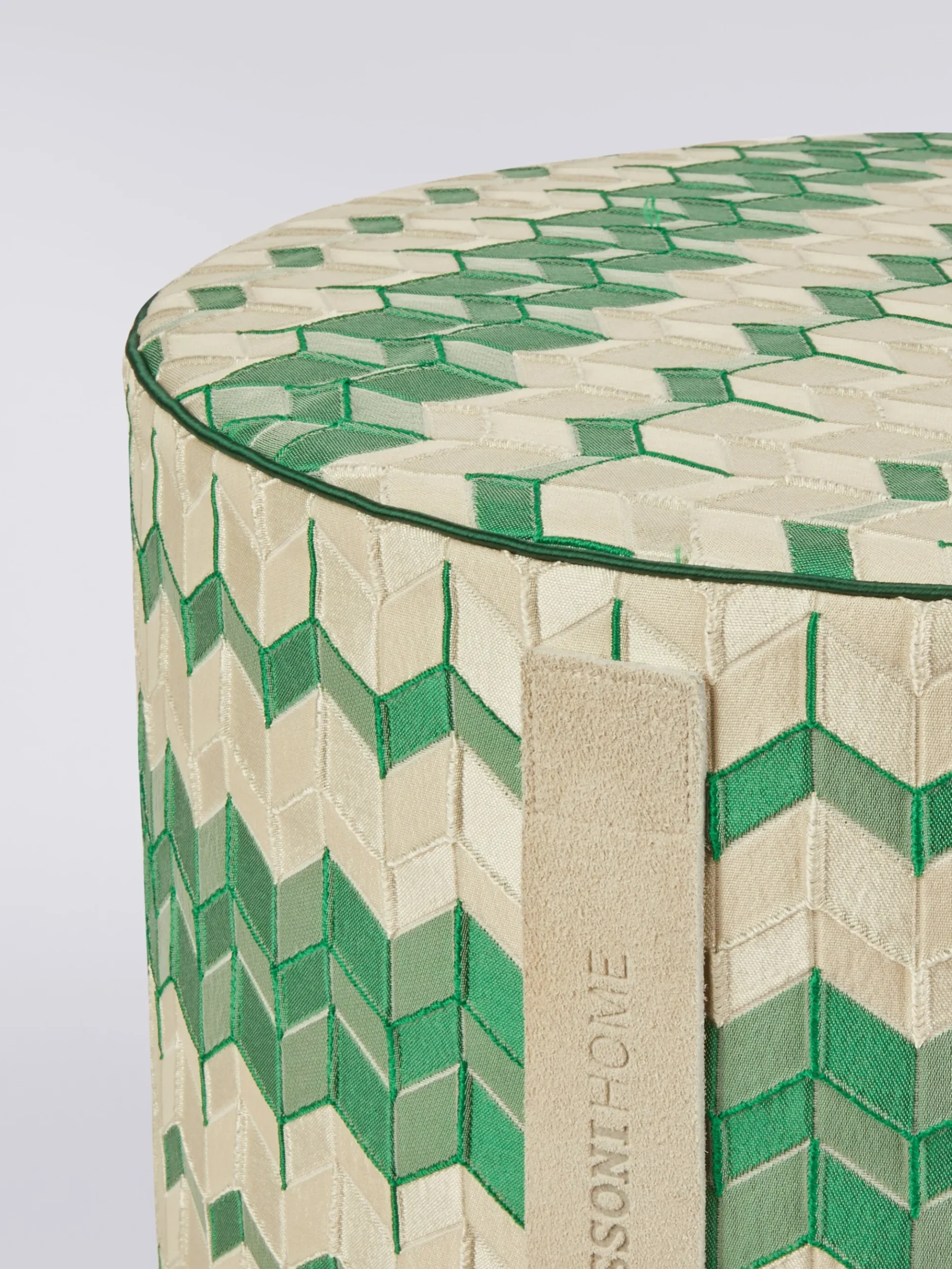 Tread 40x30 cm cylindrical pouffe with 3D effect chevron
