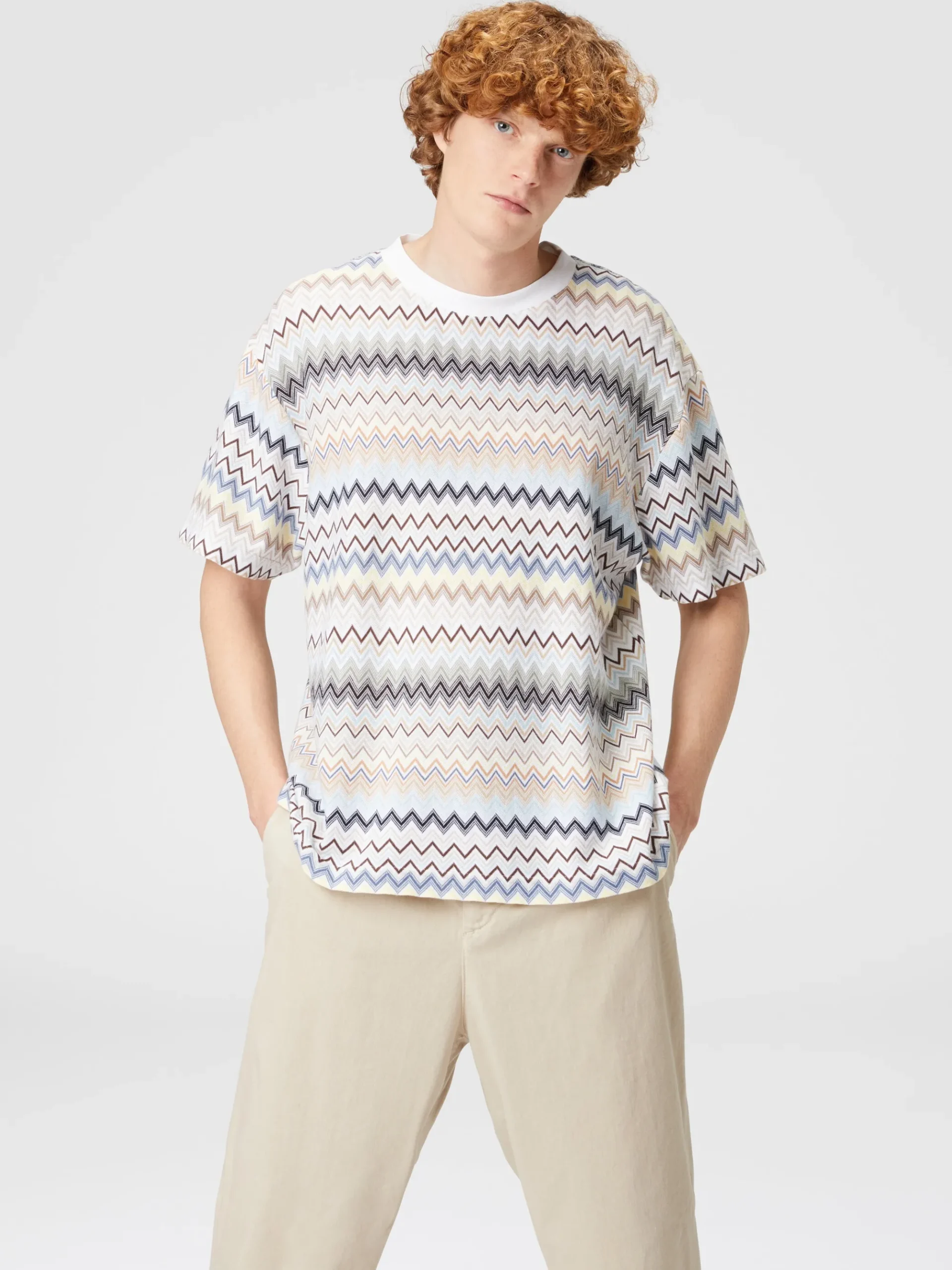 T-shirt with zig zag motif and back logo