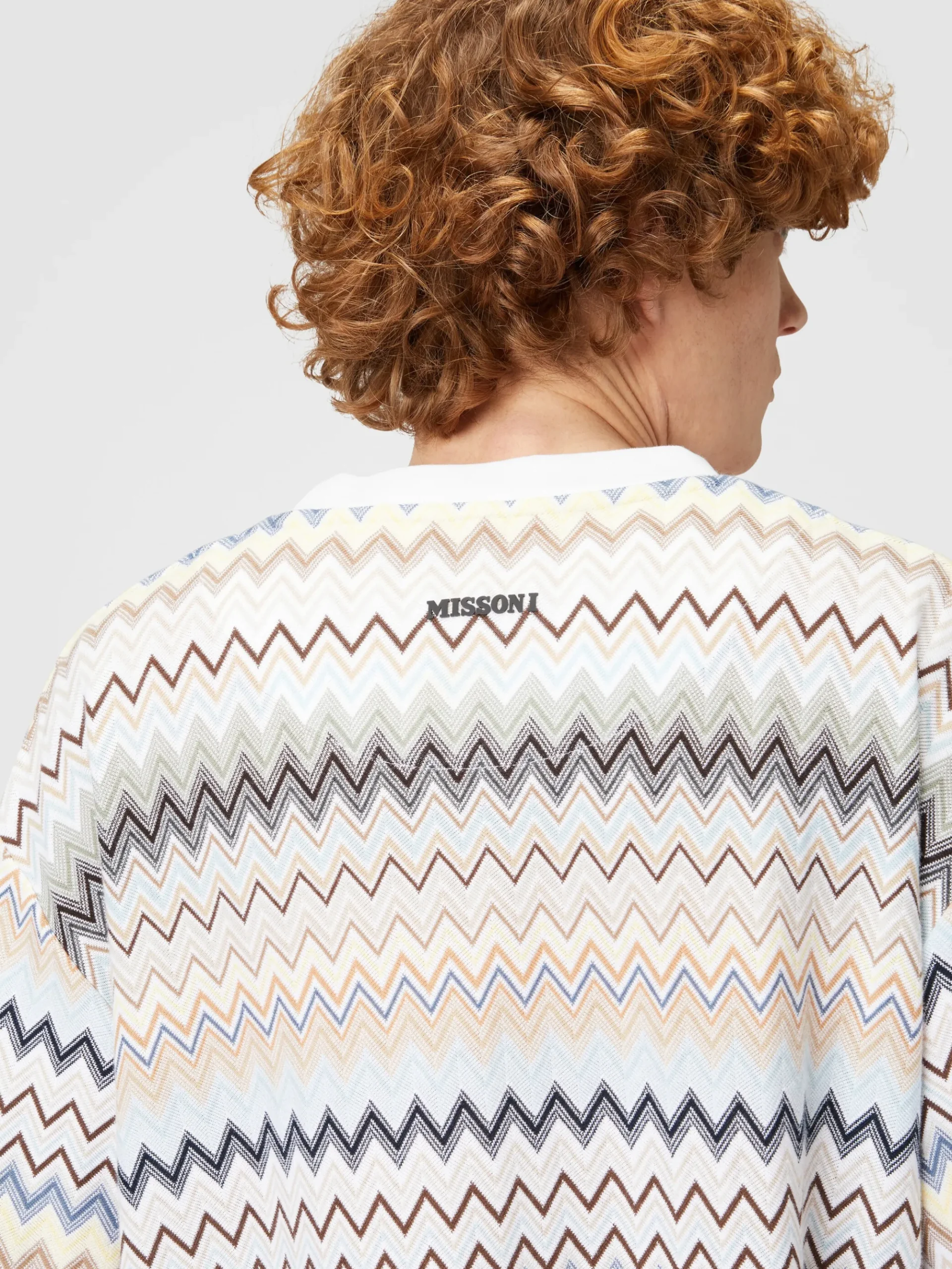 T-shirt with zig zag motif and back logo