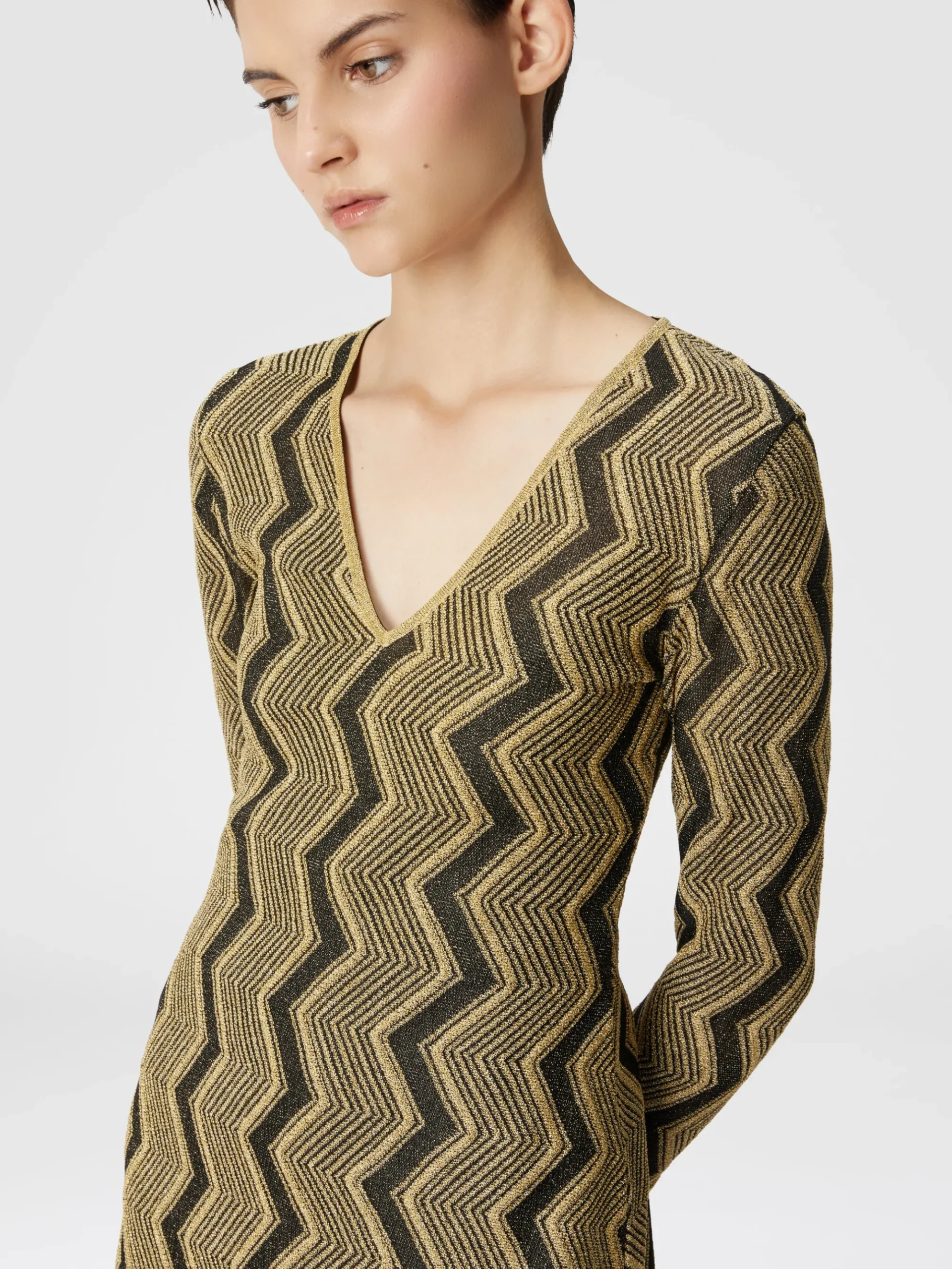 V-neck dress in lamé zig zag viscose