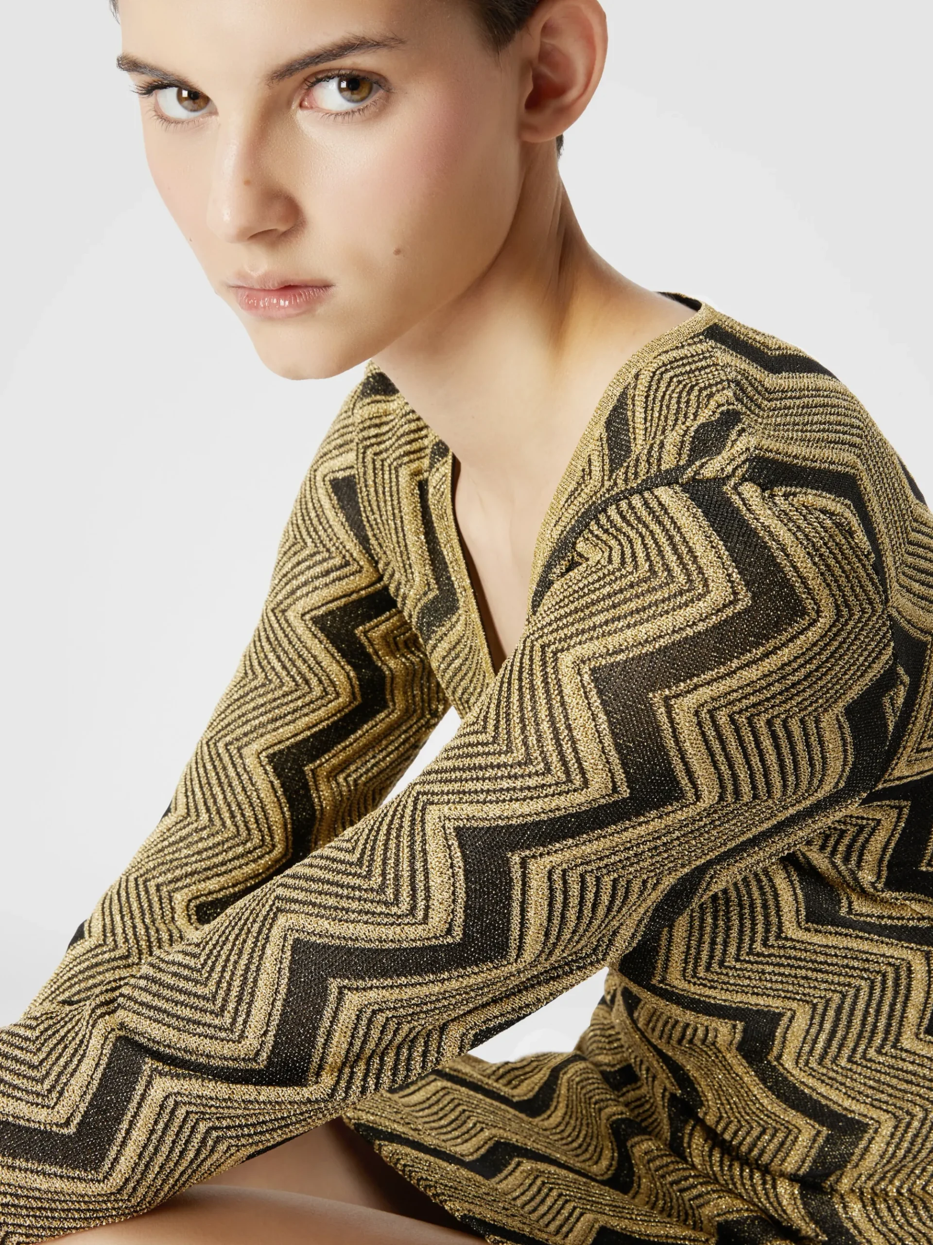 V-neck dress in lamé zig zag viscose