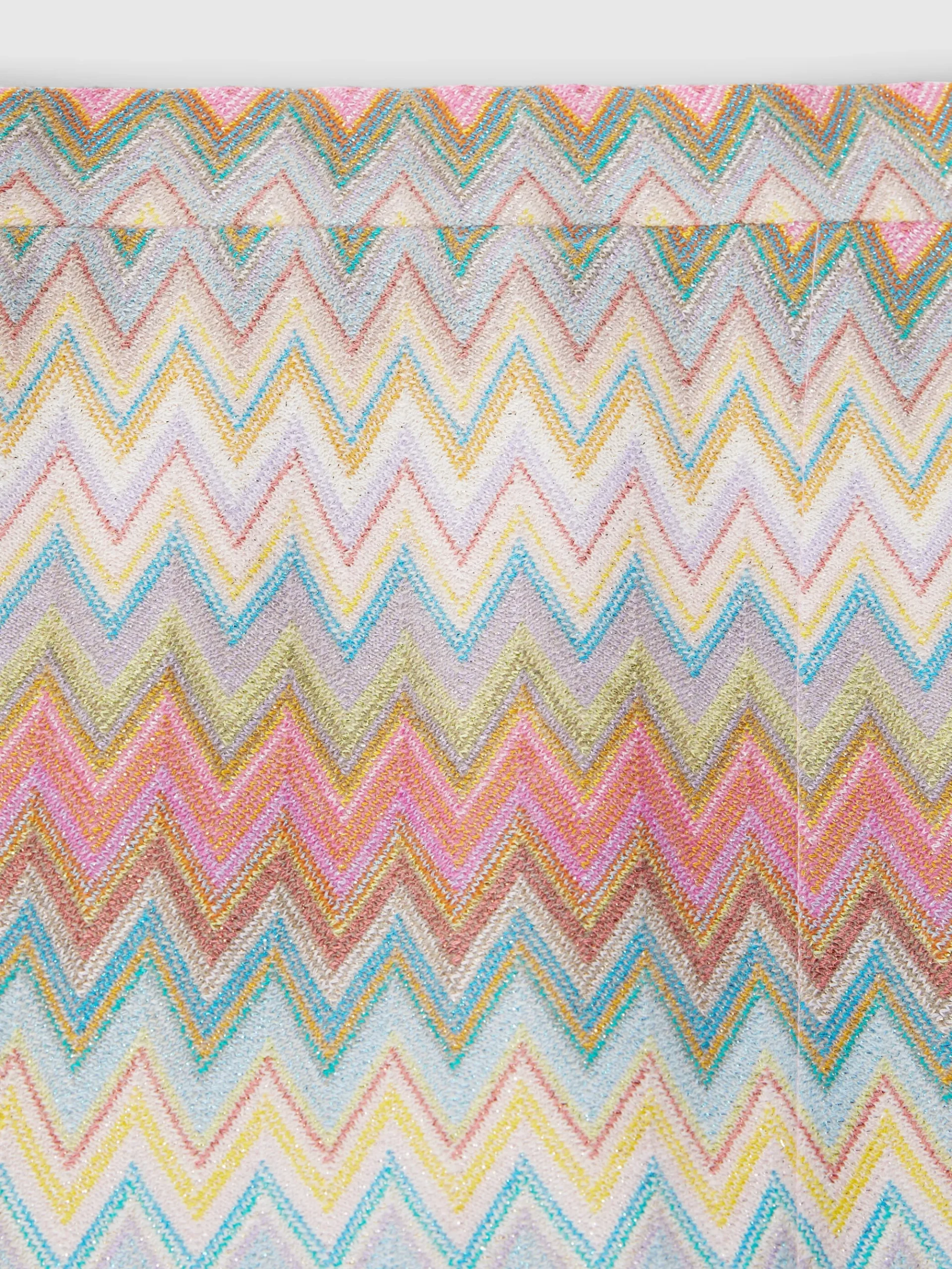 Wrap skirt in zig zag lamé knit