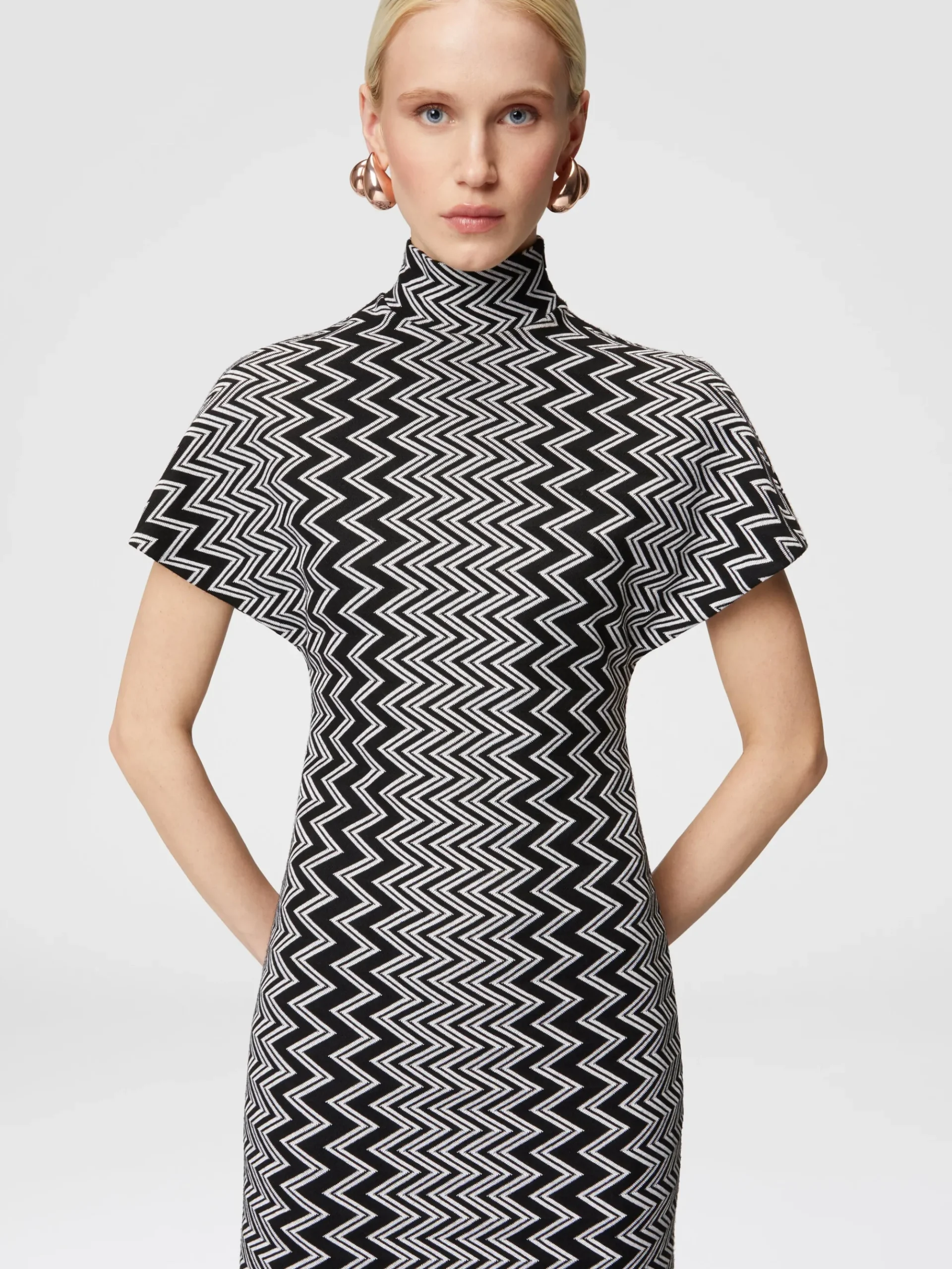 Zig zag mini-dress with sculptural sleeves