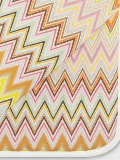 Zig zag stretch cotton blanket with contrasting piping