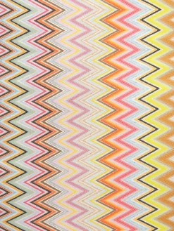 Zig zag stretch cotton blanket with contrasting piping