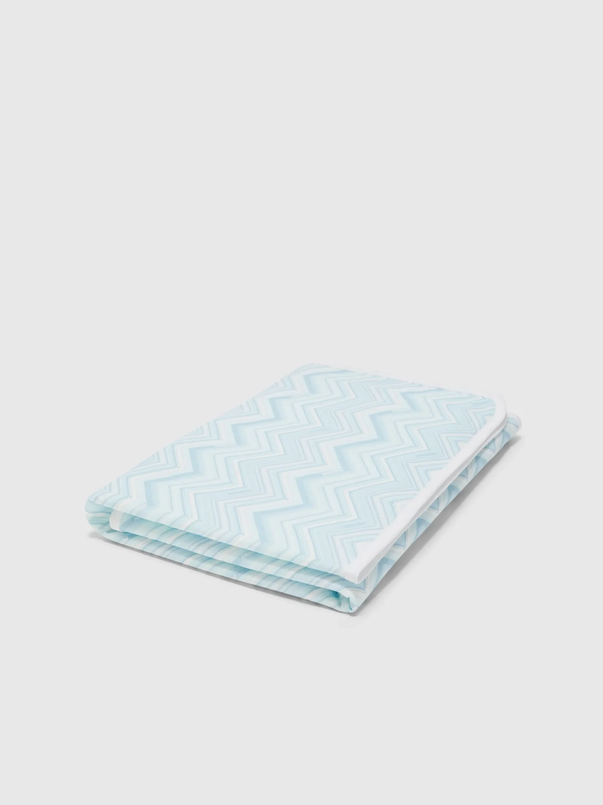 Zig zag stretch cotton blanket with logo lettering